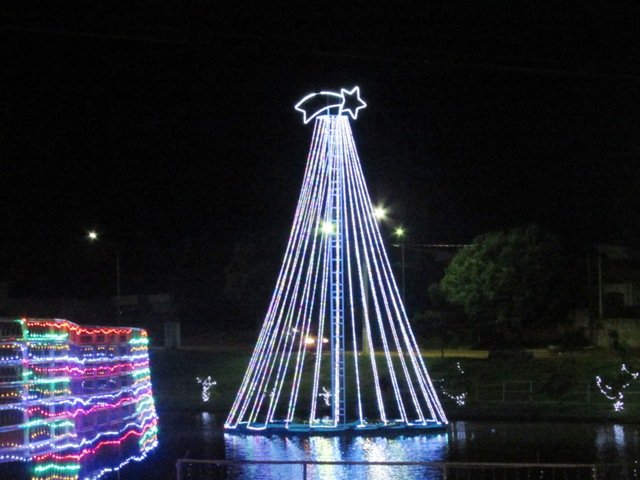Inaugurada Luzes Natalinas Lago Pioneiros Colider