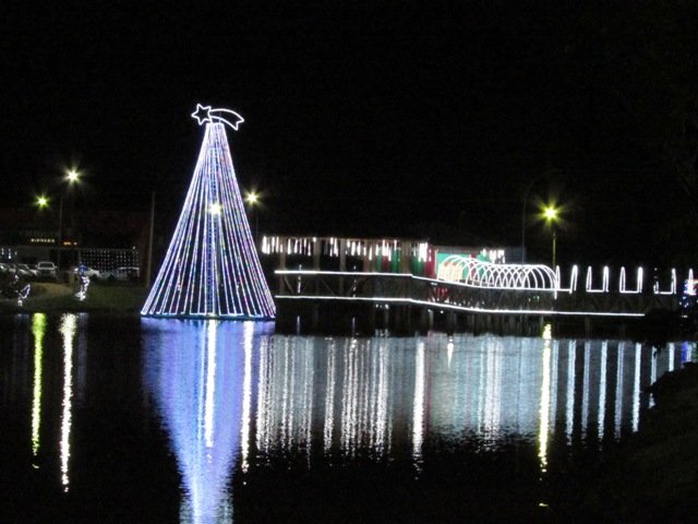 Inaugurada Luzes Natalinas Lago Pioneiros Colider