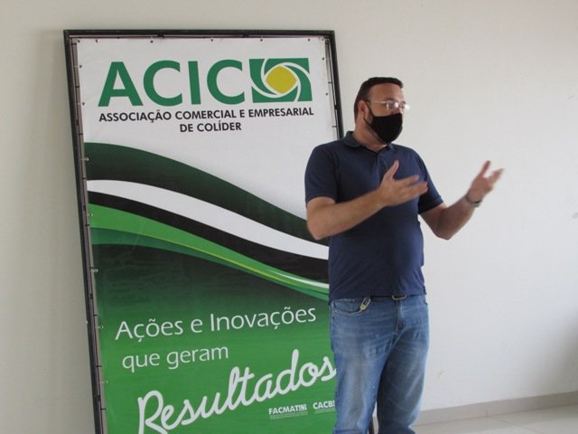 Entrega dos premios da campanha Natal Feliz do Consumidor