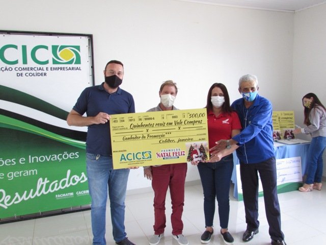Entrega dos premios da campanha Natal Feliz do Consumidor