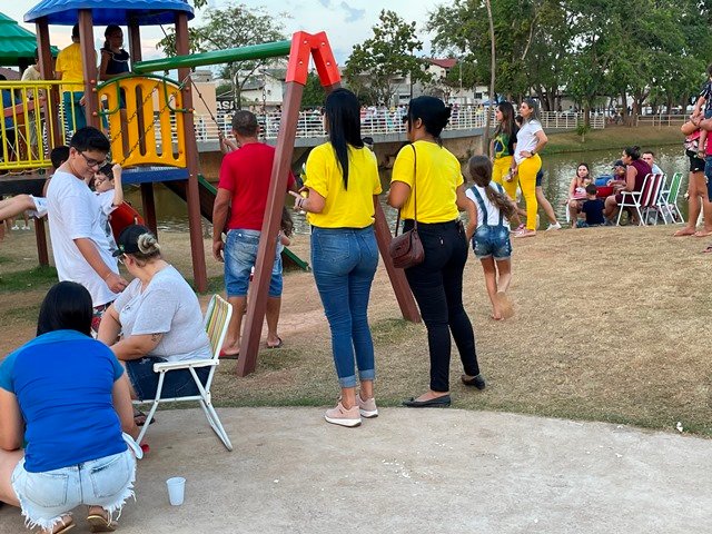 Povo em Colíder protesta nas ruas e faz concentração no Lago dos Pioneiros.