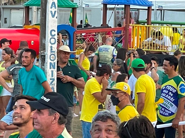 Povo em Colíder protesta nas ruas e faz concentração no Lago dos Pioneiros.