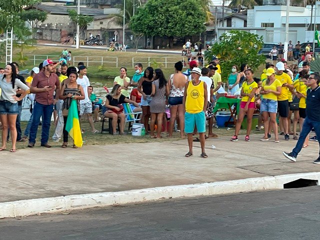 Povo em Colíder protesta nas ruas e faz concentração no Lago dos Pioneiros.
