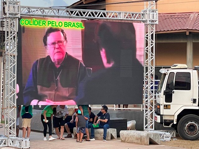Povo em Colíder protesta nas ruas e faz concentração no Lago dos Pioneiros.
