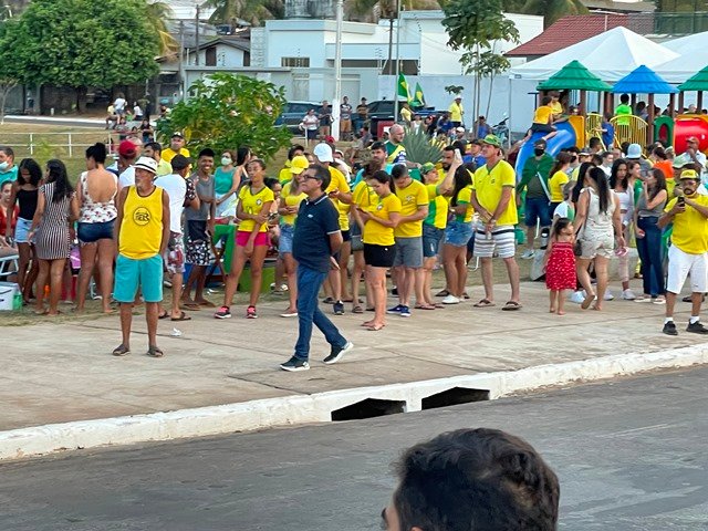 Povo em Colíder protesta nas ruas e faz concentração no Lago dos Pioneiros.