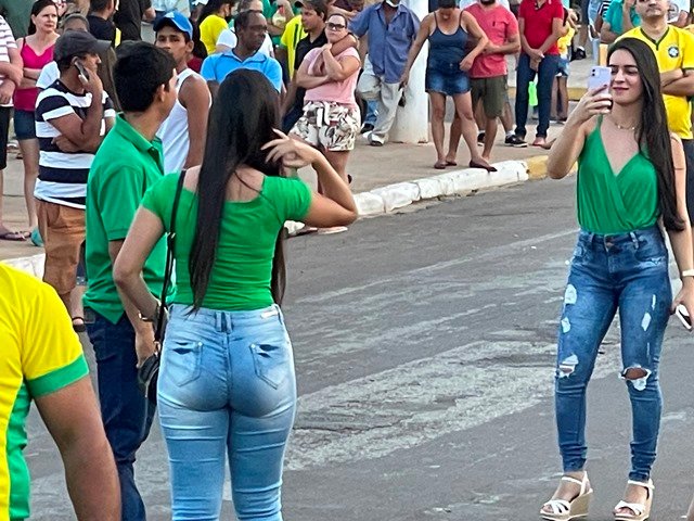 Povo em Colíder protesta nas ruas e faz concentração no Lago dos Pioneiros.