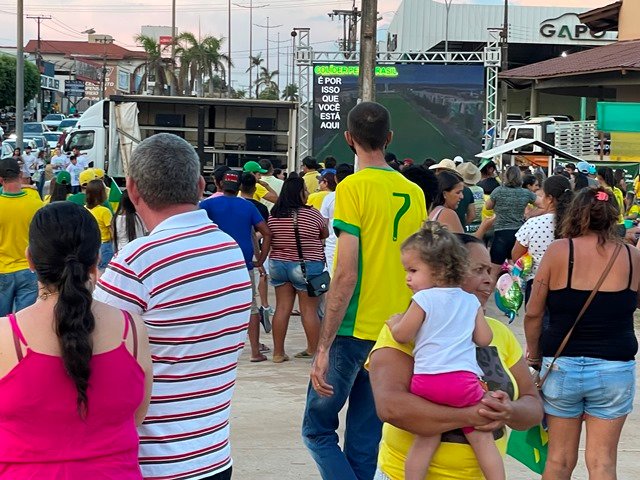Povo em Colíder protesta nas ruas e faz concentração no Lago dos Pioneiros.