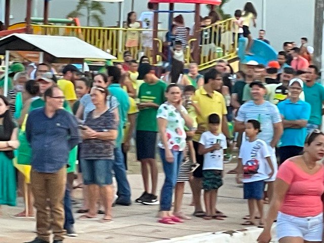 Povo em Colíder protesta nas ruas e faz concentração no Lago dos Pioneiros.