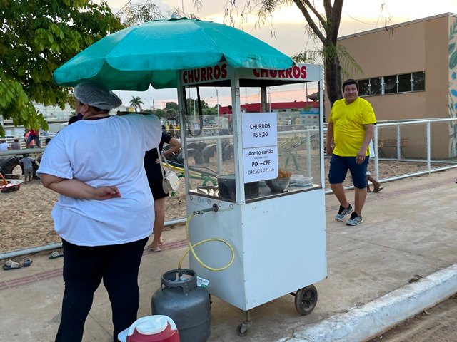 Povo em Colíder protesta nas ruas e faz concentração no Lago dos Pioneiros.