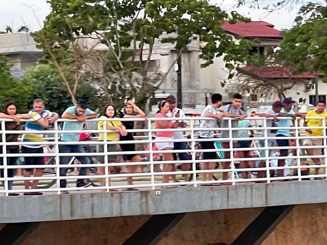 Povo em Colíder protesta nas ruas e faz concentração no Lago dos Pioneiros.