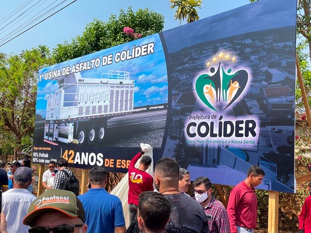 Prefeito Maninho de Colíder alem da entrega da Usina Asfaltica entrega diversos veiculos para as Secretarias