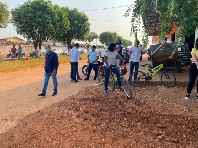 Prefeito Maninho de Colíder alem da entrega da Usina Asfaltica entrega diversos veiculos para as Secretarias