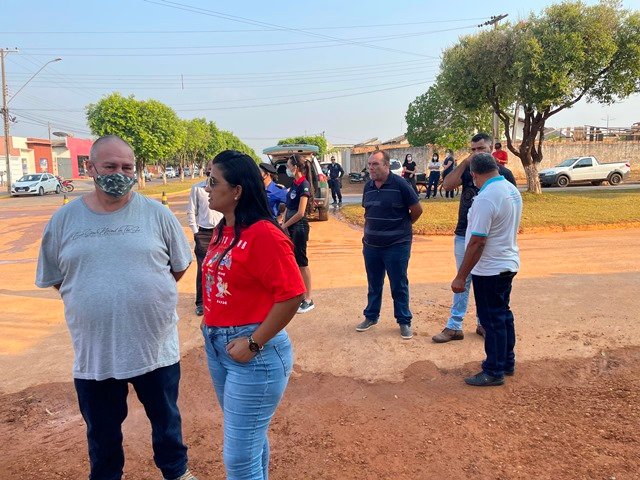 Prefeito Maninho de Colíder alem da entrega da Usina Asfaltica entrega diversos veiculos para as Secretarias
