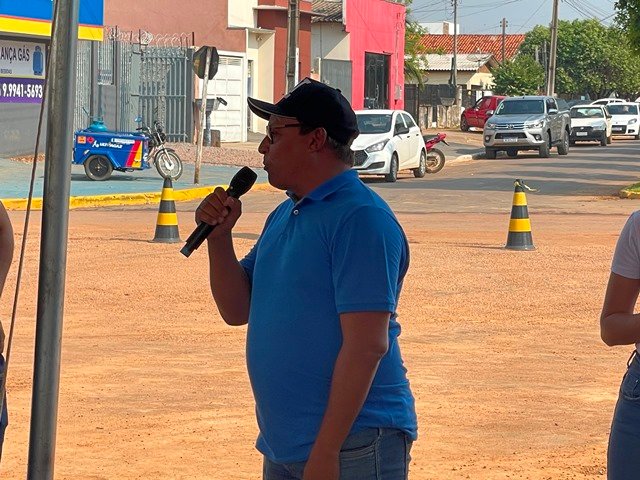 Prefeito Maninho de Colíder alem da entrega da Usina Asfaltica entrega diversos veiculos para as Secretarias