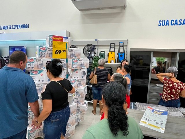 Inauguração das Casas Bahia em Colíder