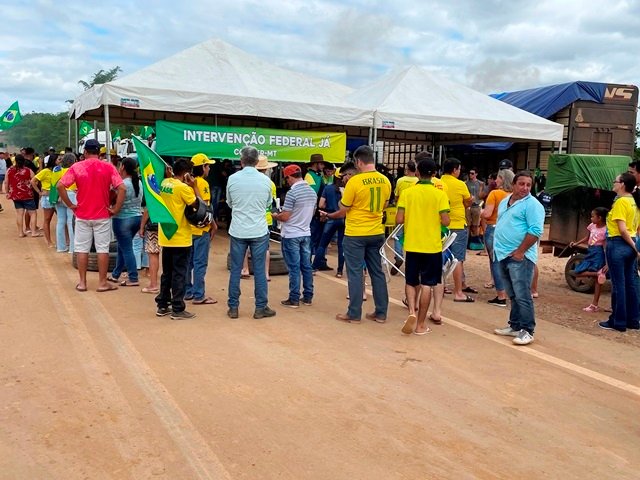 Manifesto contra eleições presidenciais de 2022 e bloqueio da MT-320 parte 001