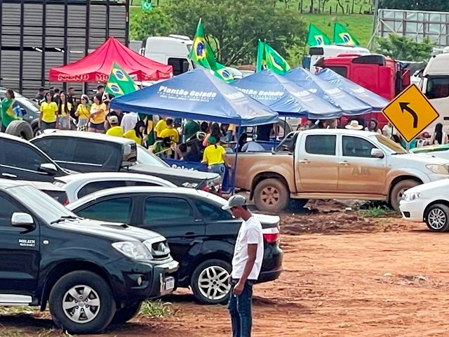 Manifesto contra eleições presidenciais de 2022 e bloqueio da MT-320 parte 001