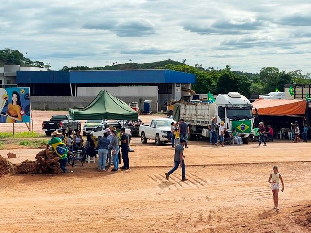 Manifesto contra eleições presidenciais de 2022 e bloqueio da MT-320 parte 001