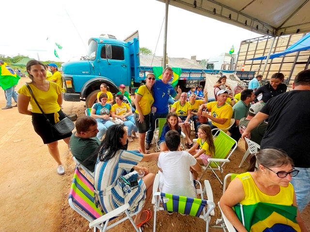 Manifesto contra eleições presidenciais de 2022 e bloqueio da MT-320 parte 001
