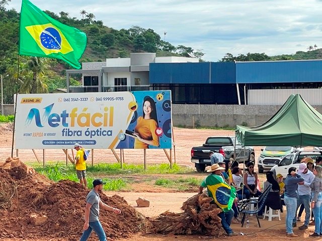 Manifesto contra eleições presidenciais de 2022 e bloqueio da MT-320 parte 001
