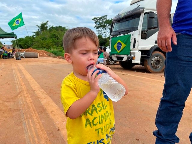 Manifesto contra eleições presidenciais de 2022 e bloqueio da MT-320 parte 002