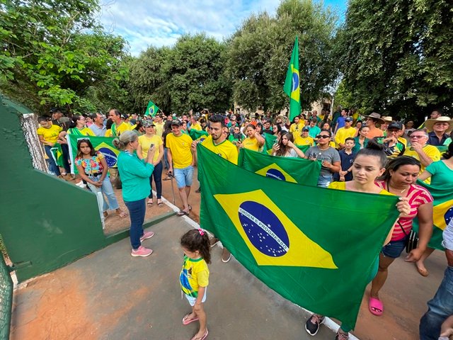 População vai ate o TG de Colíder para pedir Intervenção Federal Já!