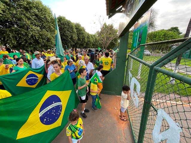 População vai ate o TG de Colíder para pedir Intervenção Federal Já!