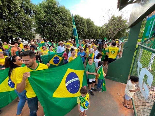 População vai ate o TG de Colíder para pedir Intervenção Federal Já!