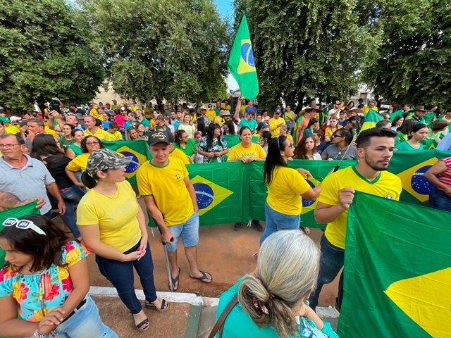 População vai ate o TG de Colíder para pedir Intervenção Federal Já!