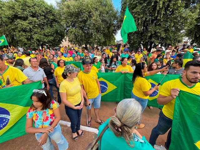 População vai ate o TG de Colíder para pedir Intervenção Federal Já!