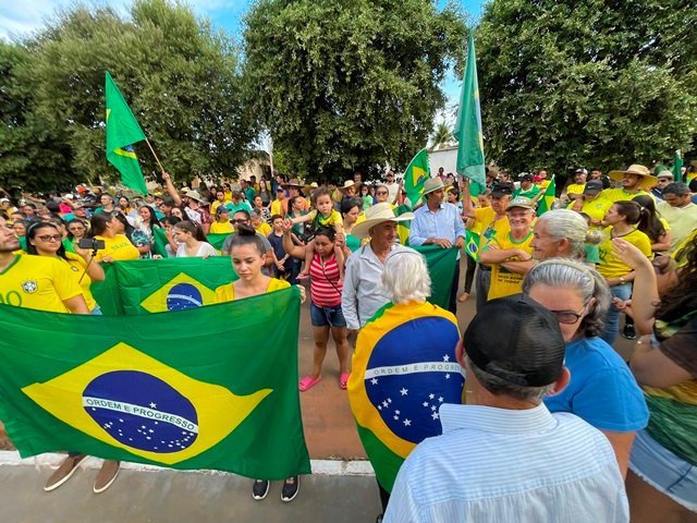 População vai ate o TG de Colíder para pedir Intervenção Federal Já!