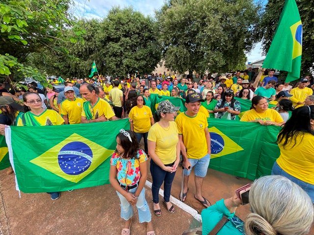 População vai ate o TG de Colíder para pedir Intervenção Federal Já!