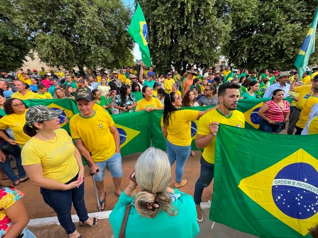 População vai ate o TG de Colíder para pedir Intervenção Federal Já!