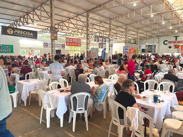 Realizada ontem em Colíder a 15ª Festa do Porco do Rotary