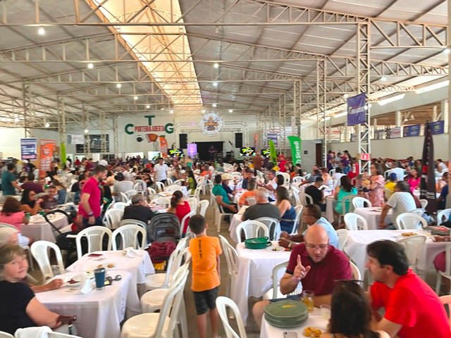 Realizada ontem em Colíder a 15ª Festa do Porco do Rotary