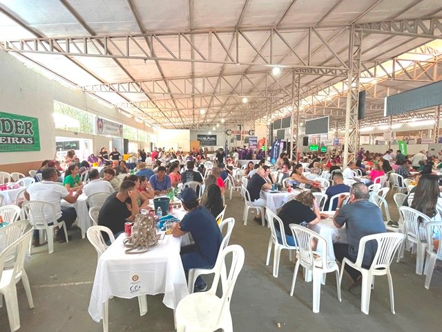 Realizada ontem em Colíder a 15ª Festa do Porco do Rotary