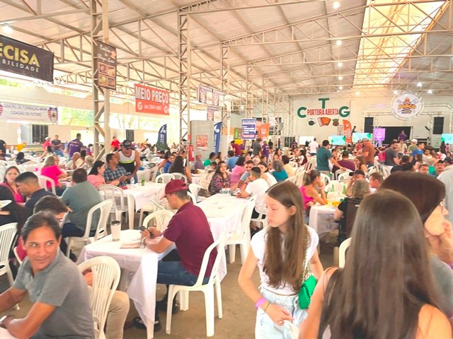 Realizada ontem em Colíder a 15ª Festa do Porco do Rotary