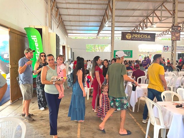 Realizada ontem em Colíder a 15ª Festa do Porco do Rotary