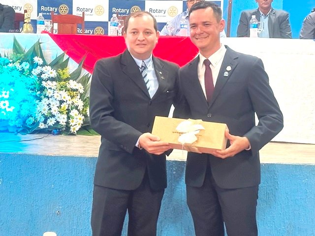 Posse Presidente Valdir Salustiano Rotary Club de Colider parte 001