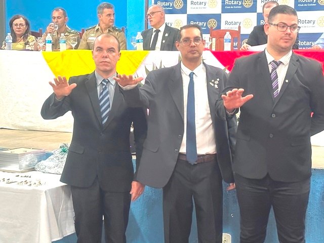 Posse Presidente Valdir Salustiano Rotary Club de Colider parte 001