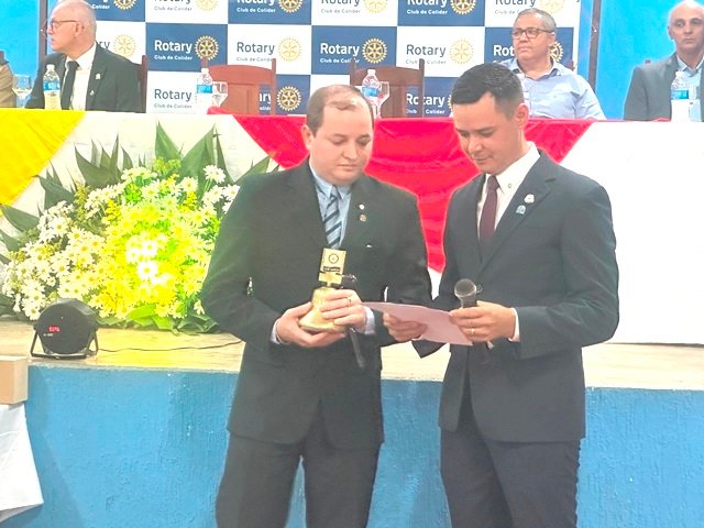 Posse Presidente Valdir Salustiano Rotary Club de Colider parte 001