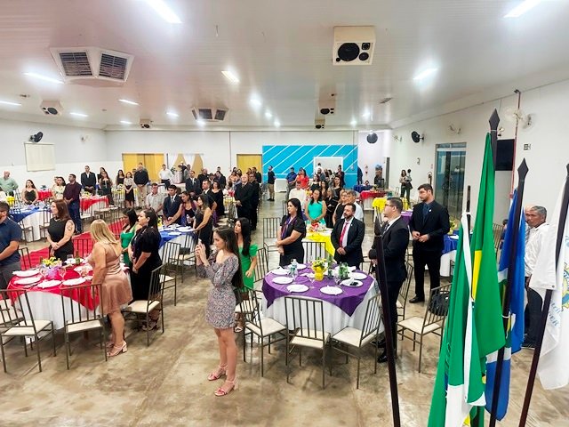 Posse Presidente Valdir Salustiano Rotary Club de Colider parte 001