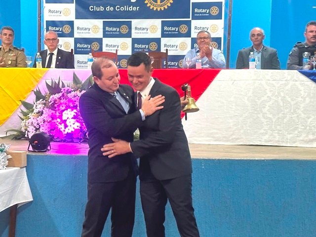 Posse Presidente Valdir Salustiano Rotary Club de Colider parte 001