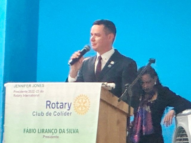 Posse Presidente Valdir Salustiano Rotary Club de Colider parte 001