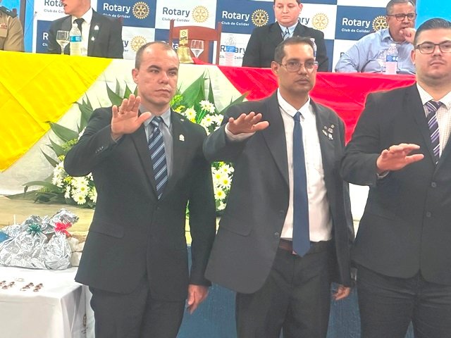 Posse Presidente Valdir Salustiano Rotary Club de Colider parte 001