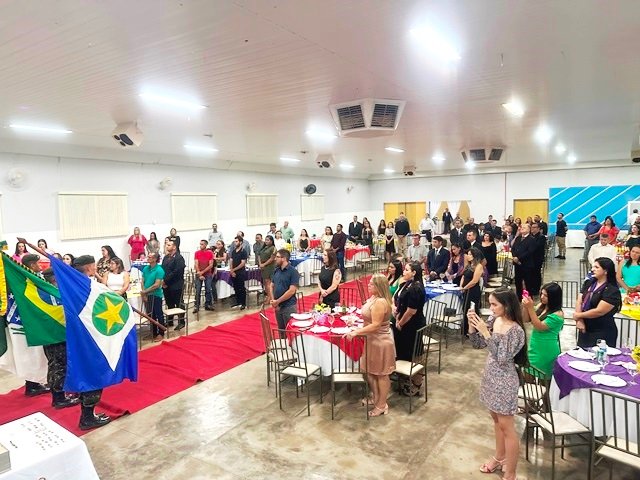 Posse Presidente Valdir Salustiano Rotary Club de Colider parte 001