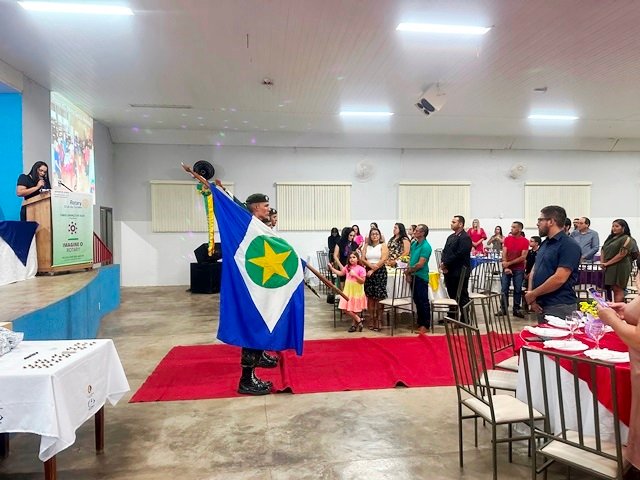 Posse Presidente Valdir Salustiano Rotary Club de Colider parte 001