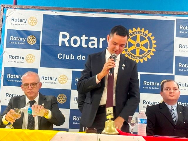 Posse Presidente Valdir Salustiano Rotary Club de Colider parte 001