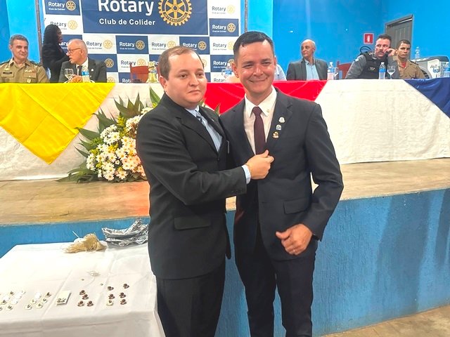 Posse Presidente Valdir Salustiano Rotary Club de Colider parte 002