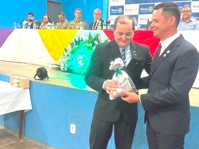 Posse Presidente Valdir Salustiano Rotary Club de Colider parte 002